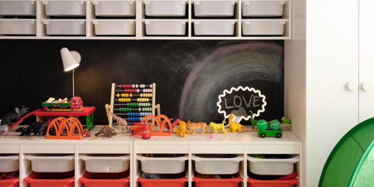 Organisation im Kinderzimmer: Wie du Spielzeug und Kleidung ordentlich aufbewahrst