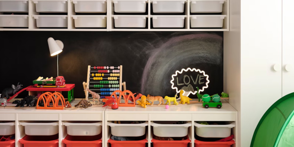 Organisation im Kinderzimmer: Wie du Spielzeug und Kleidung ordentlich aufbewahrst